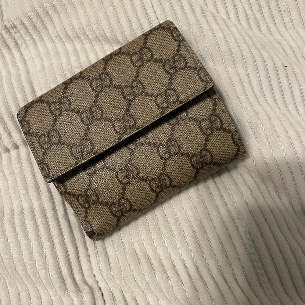 Gucci vintage brown wallet